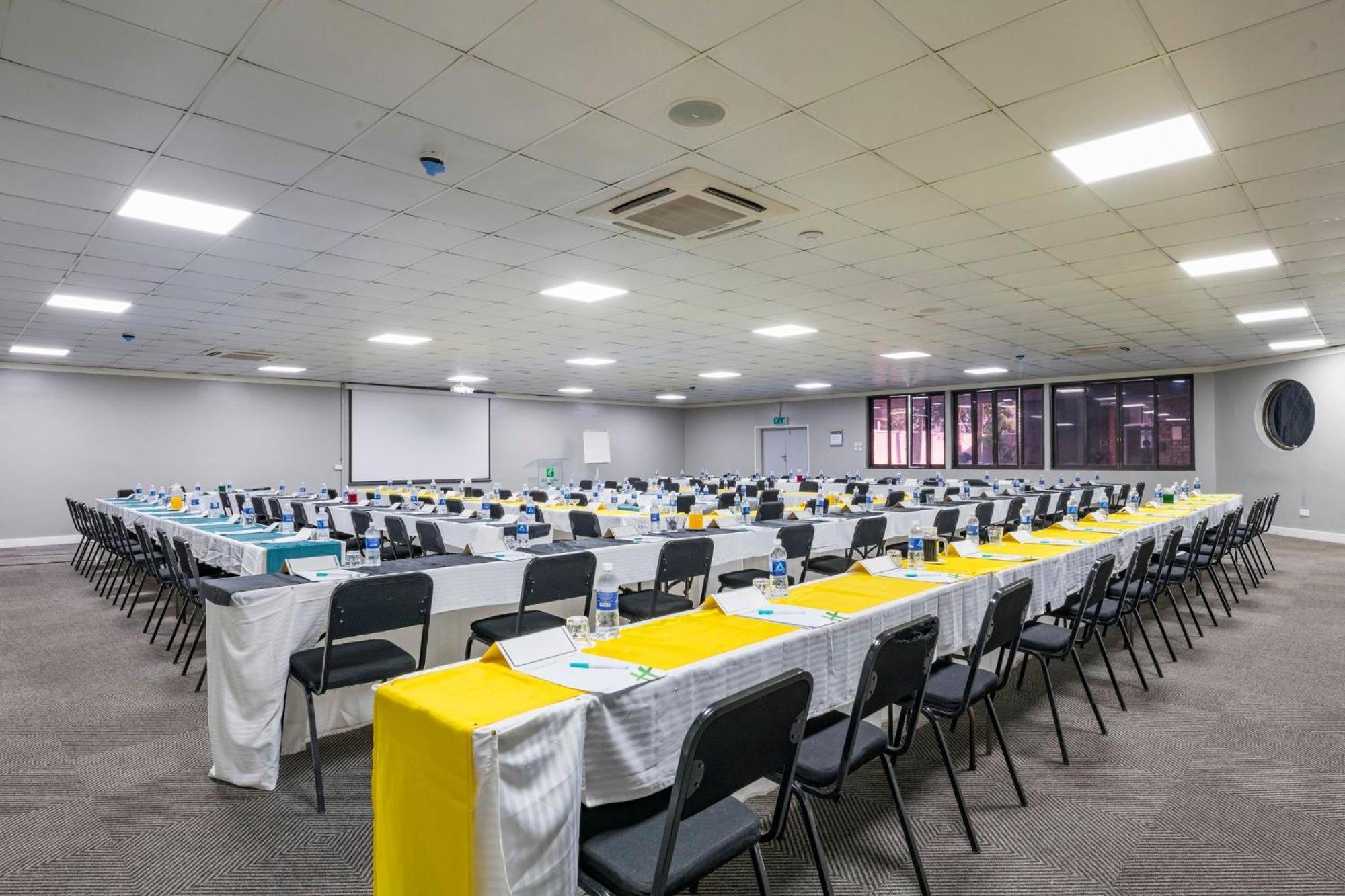 Holiday Inn - Mutare By Ihg Esterno foto